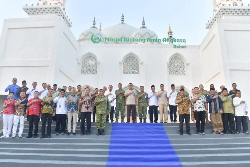 Menteri Pertahanan Sjafrie Sjamsoeddin meresmikan Masjid Bintang Amin Angkasa di Lanud Hang Nadim Batam, Selasa (17/3/2026). Foto: Diskominfo Kepri