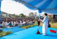  Gubernur Kepri Ansar Ahmad bertindak selaku khatib Salat Idulfitri 1447 Hijriah di Lapangan Bola Gladi Bakar Jaya, Tanjungriau, Kecamatan Sekupang, Sabtu (21/5/2026). Diskominfo Kepri