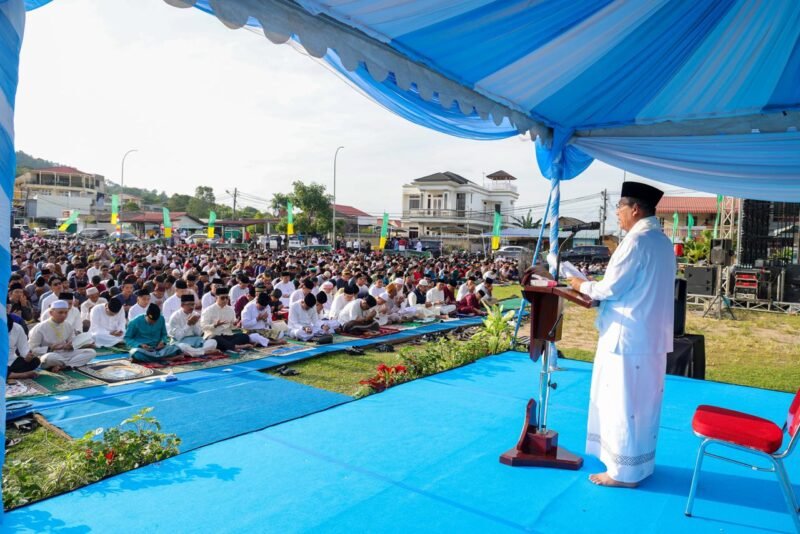  Gubernur Kepri Ansar Ahmad bertindak selaku khatib Salat Idulfitri 1447 Hijriah di Lapangan Bola Gladi Bakar Jaya, Tanjungriau, Kecamatan Sekupang, Sabtu (21/5/2026). Diskominfo Kepri