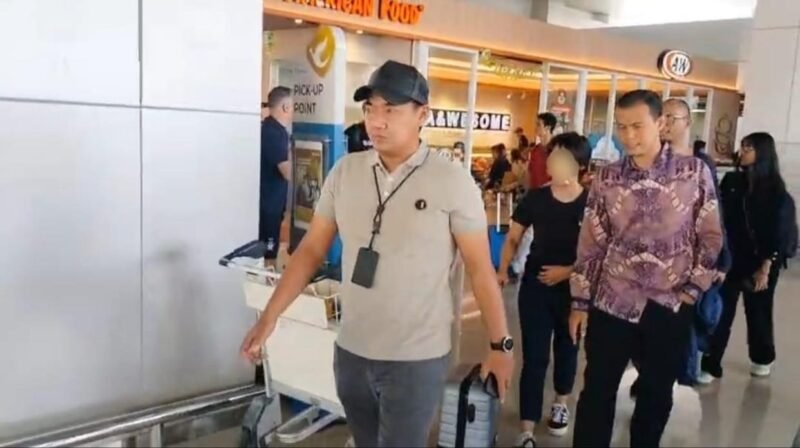 OJK bersama Bareskrim menangkap tersangka dugaan tindak pidana perbankan di PT BPR Duta Citra Niaga (DCN), Malang, Jawa Timur. Foto: Istimewa