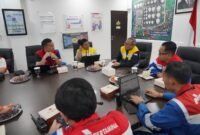 Staf Khusus Menteri ESDM, Mahmud Azhar Lubis, meninjau SPBU COCO 11.201.101 dan Fuel Terminal Medan Group. Foto: Istimewa