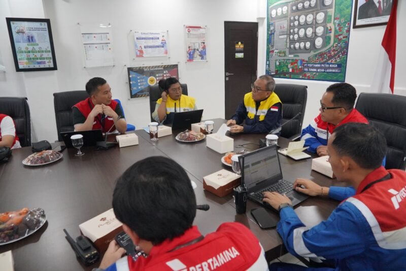 Staf Khusus Menteri ESDM, Mahmud Azhar Lubis, meninjau SPBU COCO 11.201.101 dan Fuel Terminal Medan Group. Foto: Istimewa