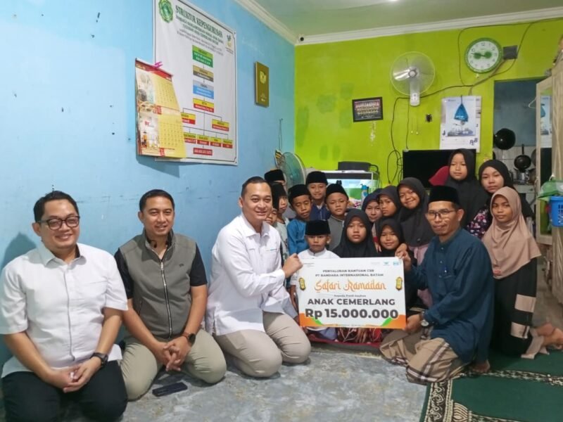 PT Bandara Internasional Batam (BIB)
melaksanakan kegiatan Corporate Social Responsibility (CSR) dengan menyalurkan bantuan 
kepada dua panti asuhan di Kota Batam, Senin (9/3/2026). Foto: Istimewa