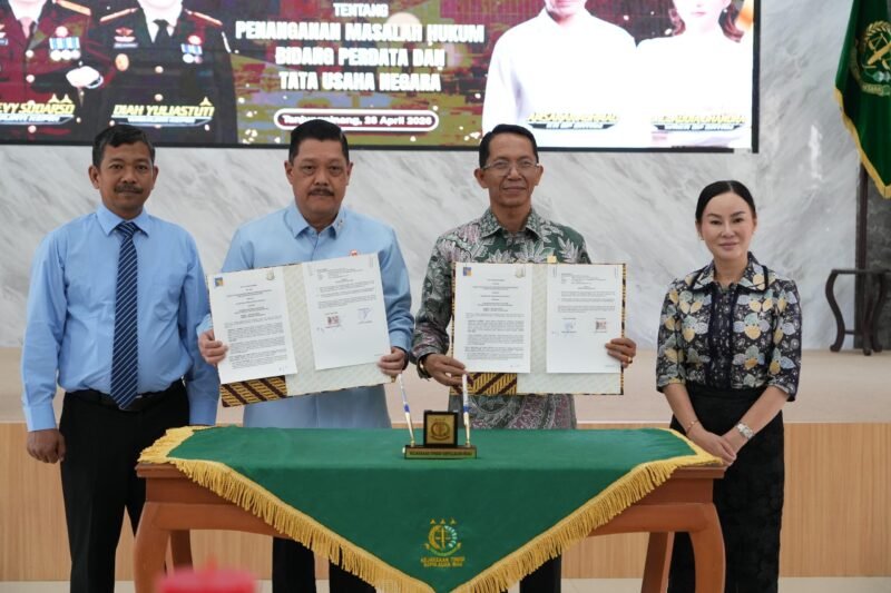Penandatanganan nota kesepahaman (MoU) penanganan masalah hukum bidang Perdata dan Tata Usaha Negara, Selasa (28/4/2026) di Tanjungpinang. foto: Humas Diskominfo Batam