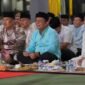 Gubenur Ansar, Wagub Nyanyang dan Bupati Natuna Cen Sui Lan mendengarkan tausiah. Prokompim Natuna
