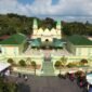 Masjid Raya Sultan Riau, Pulau Penyengat terlihat dari udara. Pulau Penyengat terletak di Kota Tanjungpinang menjadi jembatan lintas generasi menuju pariwisata berkelanjutan. Foto: Diskominfo Kepri 