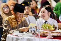 Amsakar Achmad bersama Li Claudia Chandra menghadiri halalbihalal tingkat Kecamatan Seibeduk di fasilitas umum Puri Agung IV Tahap 2, Kelurahan Mangsang, Selasa (31/3/2026) malam. Humas Diskominfo Batam