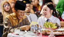 Amsakar Achmad bersama Li Claudia Chandra menghadiri halalbihalal tingkat Kecamatan Seibeduk di fasilitas umum Puri Agung IV Tahap 2, Kelurahan Mangsang, Selasa (31/3/2026) malam. Humas Diskominfo Batam