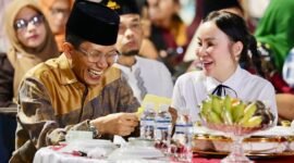 Amsakar Achmad bersama Li Claudia Chandra menghadiri halalbihalal tingkat Kecamatan Seibeduk di fasilitas umum Puri Agung IV Tahap 2, Kelurahan Mangsang, Selasa (31/3/2026) malam. Humas Diskominfo Batam