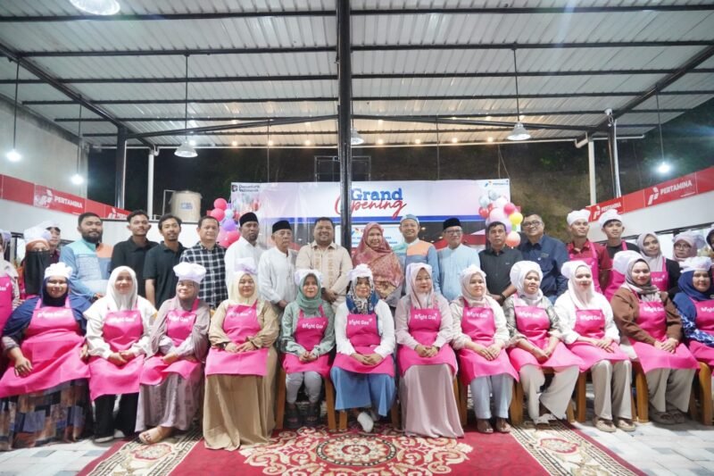 PT Pertamina Patra Niaga Regional Sumbagut melalui Fuel Terminal (FT) Krueng Raya meresmikan Foodcourt UMKM di Desa Meunasah Mon, Aceh Besar, Jumat (3/4/2026). Foto: Istimewa