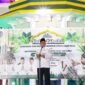 Gubernur Kepri Ansar Ahmad menyampaikan kata sambutan dalam kegiatan halalbihalal pasca Idu Fitri 1447 H bersama masyarakat Kepulauan Anambas, Minggu (12/4/2026) malam. Foto: Diskominfotik Kabupaten Kepulauan Anambas