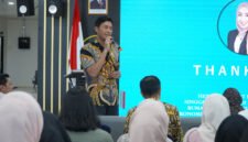 Kepala OJK Kepri Sinar Danandjaya, dalam kuliah umum bertajuk Akselerasi Literasi Ekonomi Syariah di Universitas Maritim Raja Ali Haji (UMRAH), Tanjungpinang, Senin (6/4/2026). Foto: Istimewa