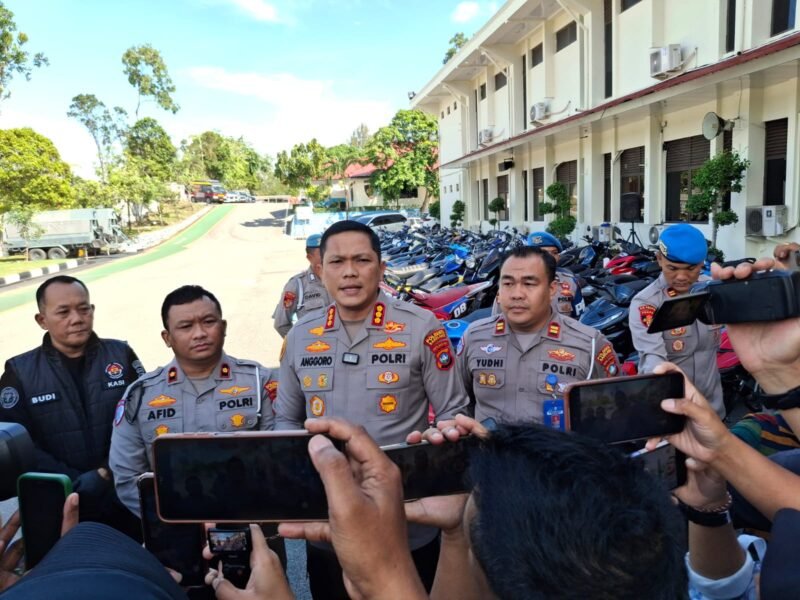 Sebanyak 102 sepeda motor berknalpot tidak sesuai spesifikasi standar atau “brong” dalam operasi penertiban pada 15–19 April 2026, diamankan Satlantas Polresta Barelang.