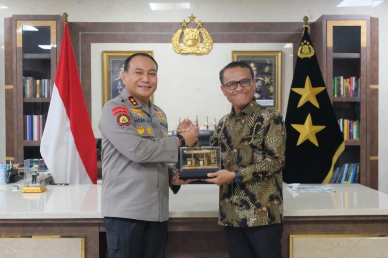 Executive General Manager (EGM) Pertamina Patra Niaga Regional Sumbagut, Sunardi, bersama jajaran manajemen melakukan audiensi dengan Kapolda Riau Irjen Pol Dr. Herry Heryawan di Mapolda Riau, Kamis (16/4)/2026). Foto: Istimewa