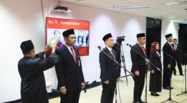 Ketua Dewan Komisioner OJK, Friderica Widyasari Dewi, memimpin langsung pelantikan dan serah terima jabatan tersebut di Jakarta, Rabu (1/4/2026). Foto: Istimewa