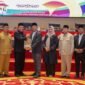 Gubernur Ansar Ahmad didampingi Wagub Nyanyang Haris Pratamura menyerahkan dokumen LKPJ Kepala Daerah Provinsi Kepulauan Riau Tahun 2025 kepada Ketua DPRD Kepri Iman Sutiawan didampingi untuk pimpinan lainnya. Foto: Diskominfo Kepri