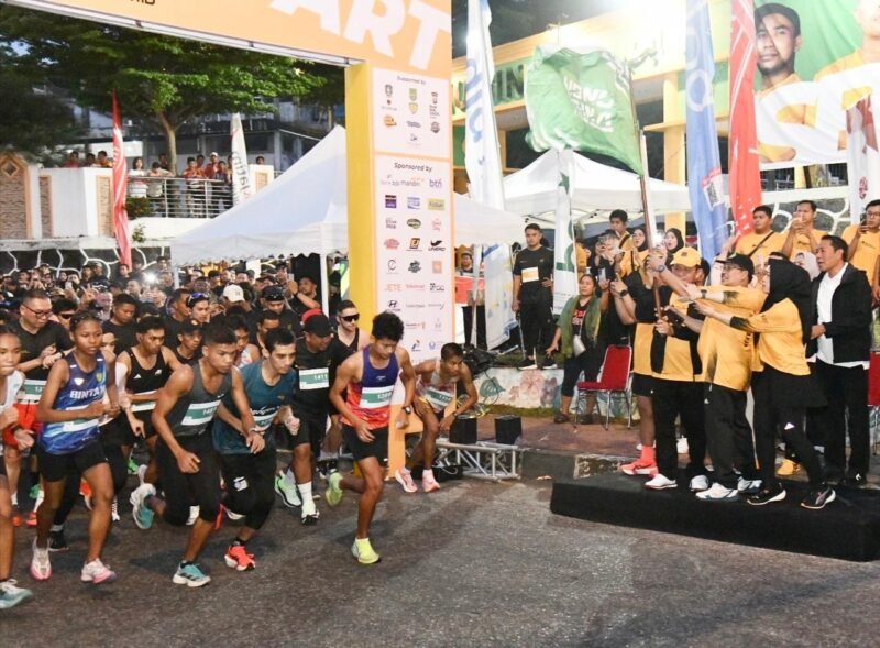 Event lari pagi Ibnu Sina Batam Running 2026 di Simpang Tiga Seraya, depan Kampus Universitas Ibnu Sina Batam, Minggu (26/4/2026). Foto: Diskominfo Kepri