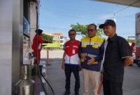 Pertamina Patra Niaga Regional Sumbagut bersama BPH Migas mengecek langsung penyaluran BBM di sejumlah Stasiun Pengisian Bahan Bakar Umum (SPBU) di Sumbar. foto: Istimewa