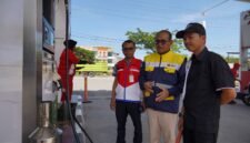 Pertamina Patra Niaga Regional Sumbagut bersama BPH Migas mengecek langsung penyaluran BBM di sejumlah Stasiun Pengisian Bahan Bakar Umum (SPBU) di Sumbar. foto: Istimewa