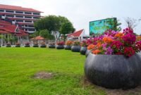 Pot tanaman bougenville di sejumlah ruas jalan Kota Batam. Foto: Humas BP Batam