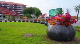 Pot tanaman bougenville di sejumlah ruas jalan Kota Batam. Foto: Humas BP Batam