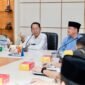Wali Kota Batam, Amsakar Achmad, memimpin FGD laporan pendahuluan dokumen kajian optimalisasi dan strategi tata kelola pengangkutan sampah Kota Batam Tahun 2026 di Kantor Wali Kota Batam, Rabu (15/4/2026). Foto: Humas Diskominfo Batam