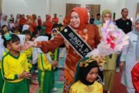 Tawa anak-anak memecah suasana di TK Ibnu Sina Batam, Jumat (24/4/2026), saat Bunda PAUD Kota Batam, Erlita Amsakar, hadir menyapa. Foto: Humas Diskominfo Batam