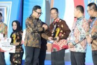 Batam meraih penghargaan penurunan kemiskinan dan stunting dalam ajang Apresiasi Pemda Berprestasi 2026 di Palembang, Sabtu (25/4/2026). Foto: Humas Diskominfo Batam