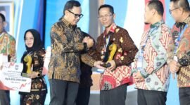Batam meraih penghargaan penurunan kemiskinan dan stunting dalam ajang Apresiasi Pemda Berprestasi 2026 di Palembang, Sabtu (25/4/2026). Foto: Humas Diskominfo Batam
