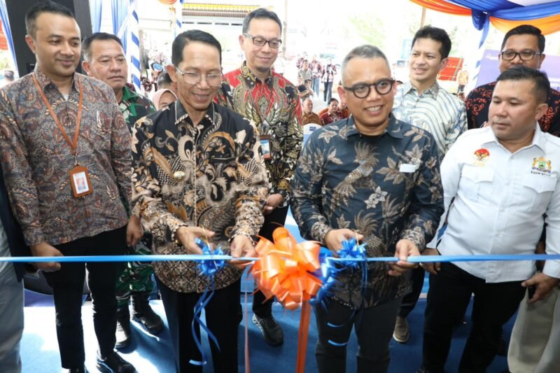 Amsakar Achmad meresmikan Kantor Cabang Bank Sumut Batam dan Halte Rafflesia di Ruko Rafflesia, Batam Centre, Senin (27/4/2026). Foto: Humas Diskominfo Batam