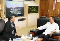 Wali Kota Batam, Amsakar Achmad, saat bertemu Deputi BRIN R. Hendrian di Kantor Wali Kota Batam, Rabu (29/4/2026). Foto: Humas Diskominfo Batam