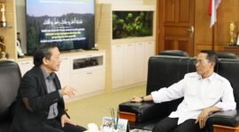 Wali Kota Batam, Amsakar Achmad, saat bertemu Deputi BRIN R. Hendrian di Kantor Wali Kota Batam, Rabu (29/4/2026). Foto: Humas Diskominfo Batam