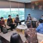Menkomdigi Meutya Hafid saat menerima audiensi startup Gambit Hunter dan Ambisius Lab di Kantor Kementerian Komdigi, Jakarta Pusat, Jumat (10/04/2026). Foto: Ahmad Tri Hawaari/Komdigi