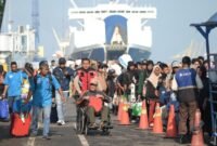 Penumpang yang menggunakan KM Kelud saat lebaran tahun ini. Foto: Istimewa