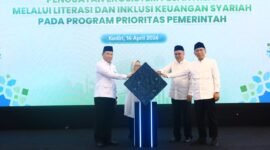 Kegiatan Forum Edukasi dan Temu Bisnis Keuangan Syariah (FEBIS) dan Santri Cakap Literasi Keuangan Syariah (SAKINAH) di Pondok Pesantren Lirboyo, Kediri, Selasa (14/4/2026). Foto: Istimewa