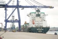 Volume bongkar muat peti kemas mencapai 187 ribu TEUs, naik 12 persen dibanding periode yang sama tahun 2025 sebesar 166 ribu TEUs. Foto: Istimewa