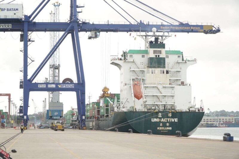 Volume bongkar muat peti kemas mencapai 187 ribu TEUs, naik 12 persen dibanding periode yang sama tahun 2025 sebesar 166 ribu TEUs. Foto: Istimewa