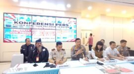Polresta Barelang konferensi pers terkait keberangkatan 78 Pekerja Migran Indonesia (PMI) non prosedural yang hendak bekerja ke Malaysia melalui Pelabuhan Internasional Batam Centre.