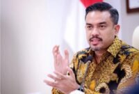 Menteri Usaha Mikro, Kecil, dan Menengah (UMKM) Maman Abdurrahman sekitar 70 persen distribusi bahan baku (nafta) melewati jalur Selat Hormuz yang saat ini terdampak konflik geopolitik dan mendorong kenaikan harga plastik secara signifikan. Pemerintah bersama Kementerian Perdagangan menyiapkan langkah jangka pendek dan jangka panjang untuk meghadapi kondisi tersebut. Foto: Kementerian UMKM