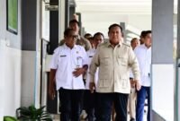 Presiden Prabowo Subianto meninjau pelaksanaan renovasi fasilitas pendidikan di Sekolah Menengah Atas Negeri 1 Cilacap, Kabupaten Cilacap, Provinsi Jawa Tengah, Rabu (29/4/2026). BPMI Setpres