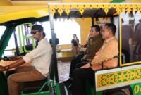 Deputi Bidang Pembangunan Kewilayahan Bappenas RI Medrilzam didampingi Gubernur Kepulauan Riau H Ansar Ahmad berkunjung ke Pulau Penyengat, Jumat (10/4/2026). Foto: Diskominfo Kepri 