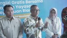 Wakil Gubernur Kepri Nyanyang Haris Pratamura bersama Wakil Kepala Badan Gizi Nasional (BGN) Bidang Operasional Pemenuhan Gizi Sony Sonjaya memberikan keterangan pers terkait perkembangan pelaksanaan MBG di Kepri, Kamis (2/4/2026). Foto: Diskominfo Kepri