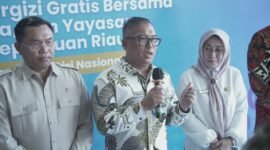 Wakil Gubernur Kepri Nyanyang Haris Pratamura bersama Wakil Kepala Badan Gizi Nasional (BGN) Bidang Operasional Pemenuhan Gizi Sony Sonjaya memberikan keterangan pers terkait perkembangan pelaksanaan MBG di Kepri, Kamis (2/4/2026). Foto: Diskominfo Kepri