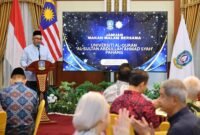 Naib Canselor Universiti Al-Quran Al-Sultan Abdullah Ahmad Shah Pahang (UNIQSAAS Mohd Zawavi Bin Zainal Abidin memberikan kata sambutan dalam jamuan makan malam di Gedung Daerah, Tanjungpinang, Jumat (10/4/2026) malam. Foto: Diskominfo Kepri