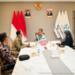 Wamenkomdigi Nezar Patria saat berbincang dengan Direktur Teknologi Informasi BPJS Kesehatan Setiaji di Kantor Kementerian Komdigi, Jakarta Pusat, Rabu (01/04/2026). Foto: Anhar/Komdigi