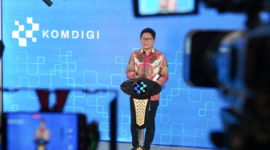 Direktur Pengembangan Ekosistem Digital Sonny Hendra Sudaryana memberikan keterangan kepada awak media di Kantor Kementerian Komdigi, Jakarta Pusat, Selasa (07/04/2026). Foto: Ardi Widiyansah/Komdigi