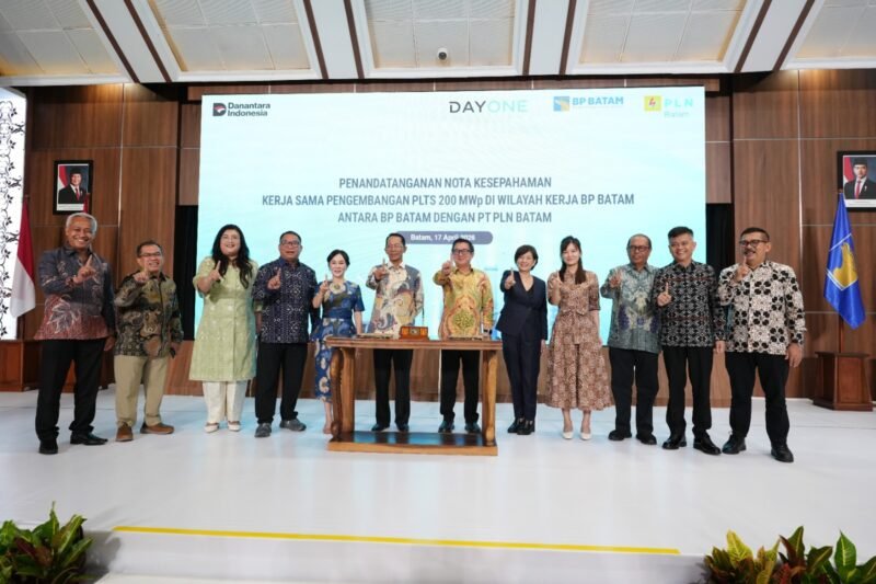 Penandatangani Perjanjian Jual Beli Tenaga Listrik (PJBTL) terbesar di Indonesia dengan kapasitas 511 MVA di Auditorium Balairung Sari BP Batam, Jumat (17/4/2026). Foto: Istimewa