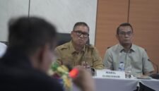 Wakil Gubernur Kepri, Nyanyang Haris Pratamura saat memimpin rakor lintas sektoral bidang pariwisata Kepulauan Riau di Kantor Graha Kepri Batam Centre, Selasa (21/4/2026). Foto: Diskominfo Kepri