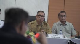 Wakil Gubernur Kepri, Nyanyang Haris Pratamura saat memimpin rakor lintas sektoral bidang pariwisata Kepulauan Riau di Kantor Graha Kepri Batam Centre, Selasa (21/4/2026). Foto: Diskominfo Kepri