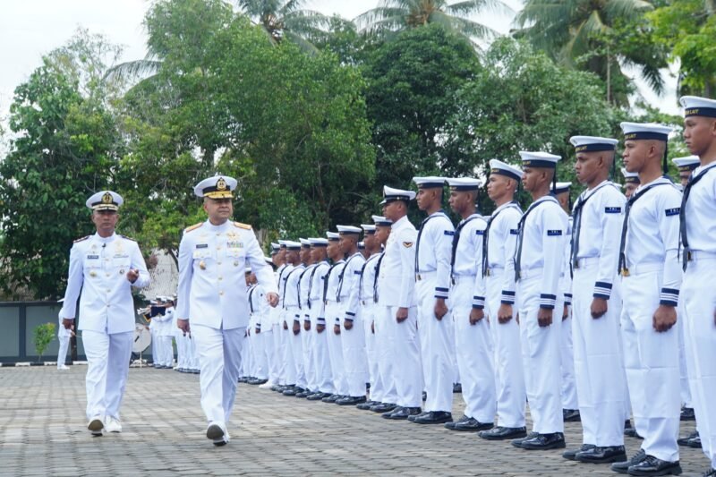 Pelantik dan menyumpah siswa Pendidikan Pertama Tamtama (Dikmata) TNI Angkatan Laut Angkatan XLVI Tahun Anggaran 2026 di Lapangan Apel Satrol 1 Tanjung Uban, Sabtu (9/5/2026). Foto: Istimewa